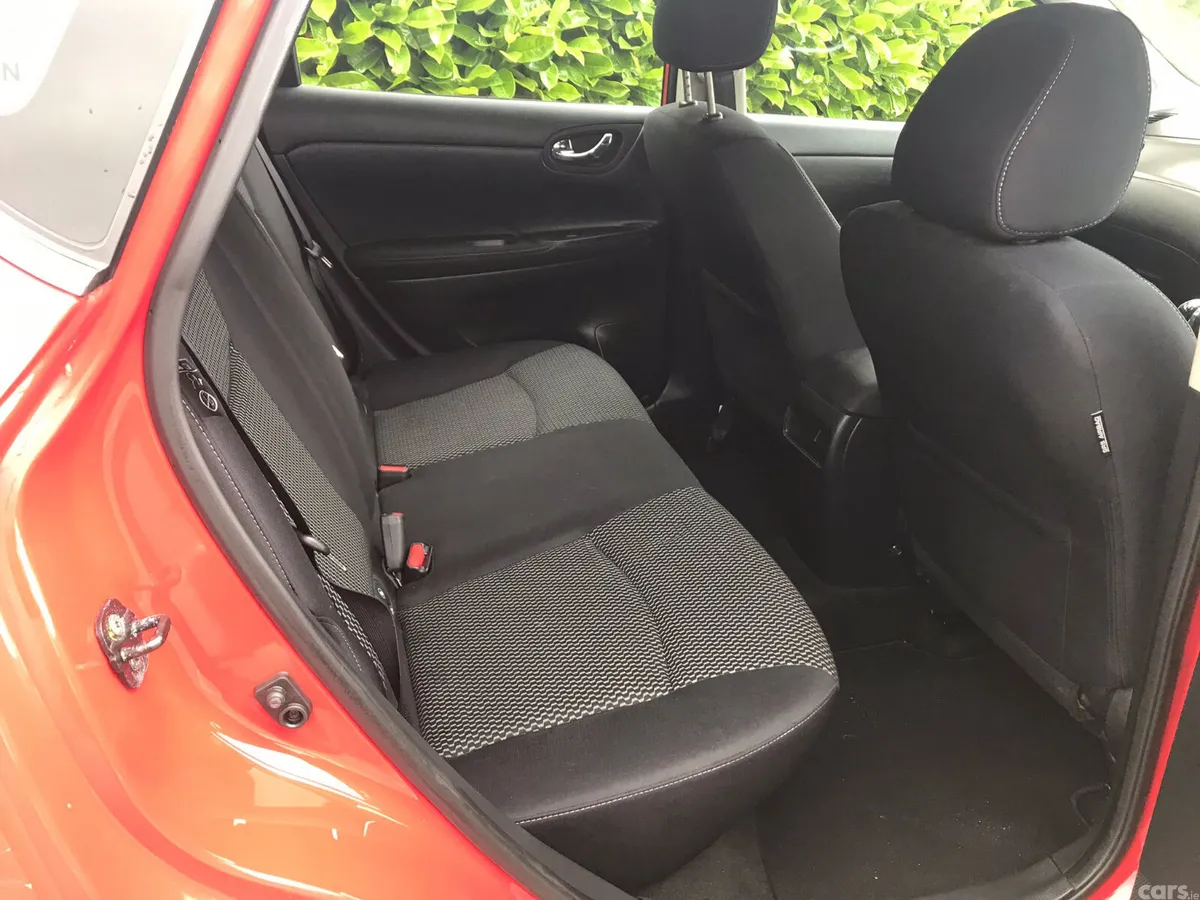 Nissan Pulsar Hatchback, Diesel, 2016, Red