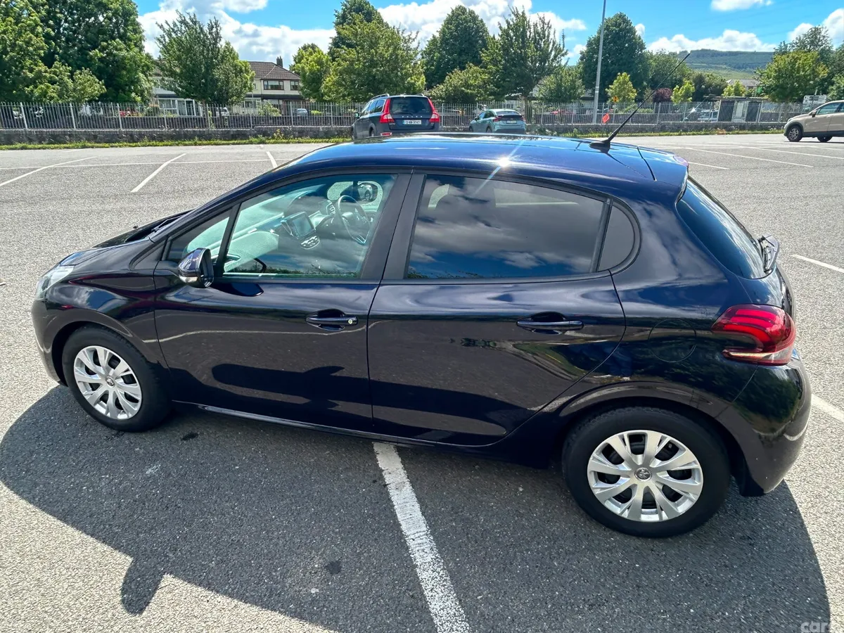 Peugeot 208 Hatchback, Petrol, 2017, Black