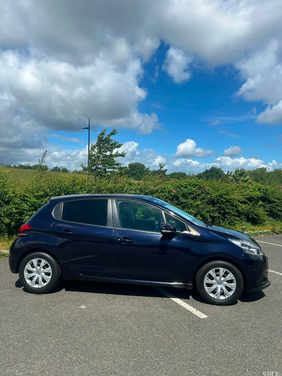 Peugeot 208 Hatchback, Petrol, 2017, Black