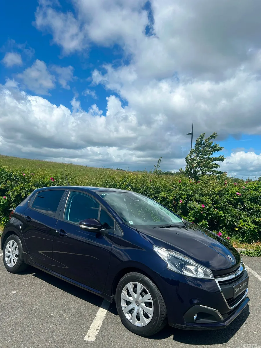 Peugeot 208 Hatchback, Petrol, 2017, Black