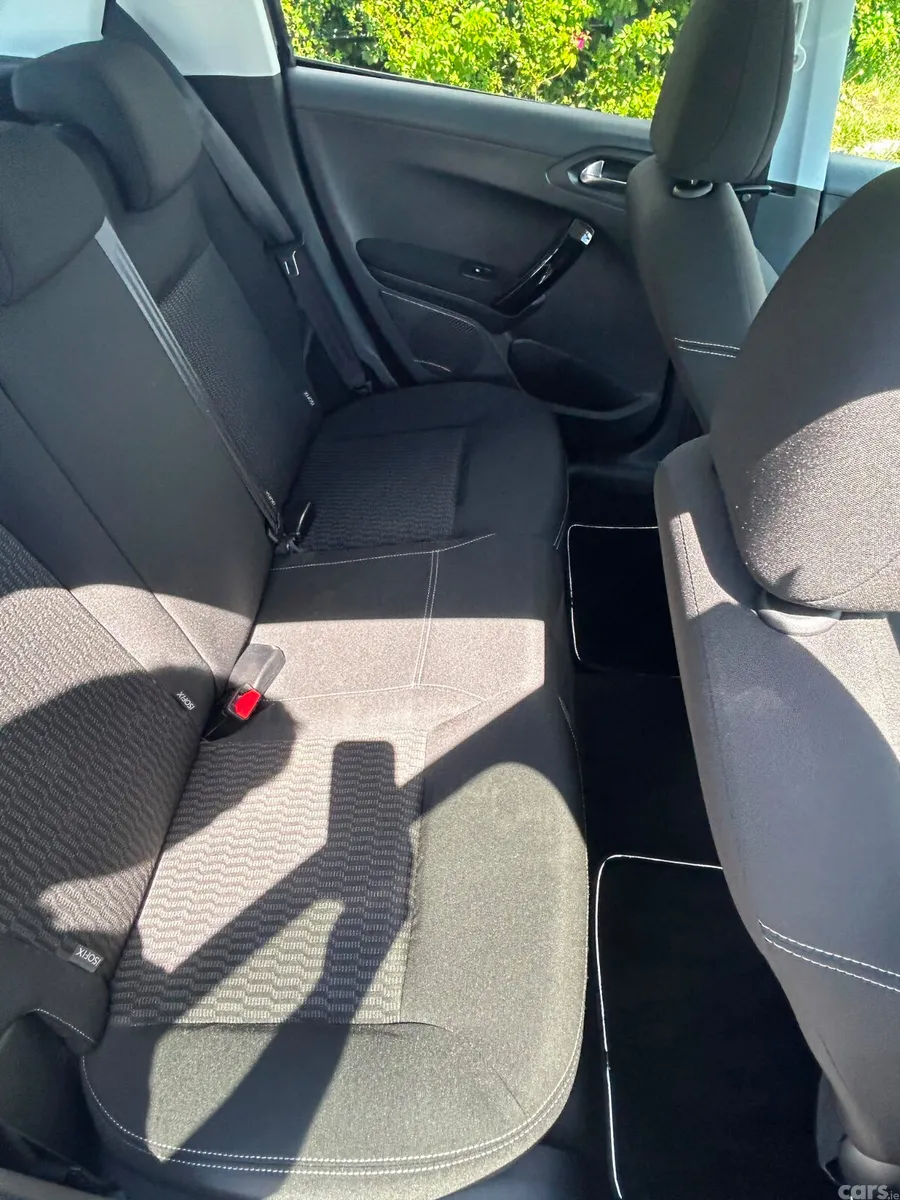 Peugeot 208 Hatchback, Petrol, 2017, Black