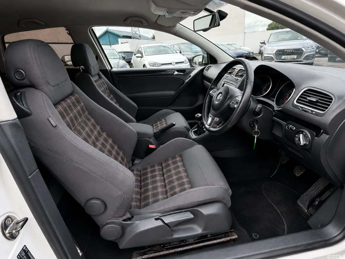 Volkswagen Golf Hatchback, Diesel, 2012, White
