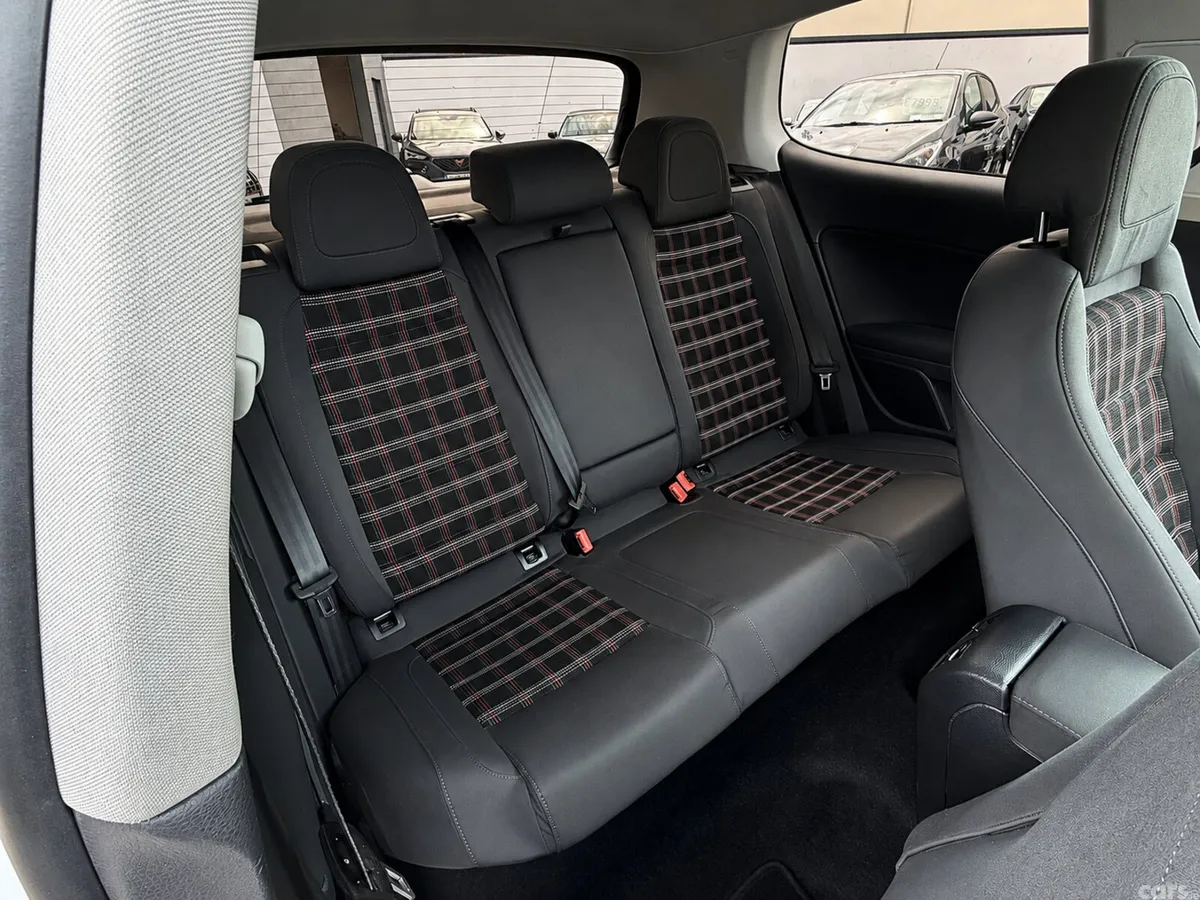 Volkswagen Golf Hatchback, Diesel, 2012, White