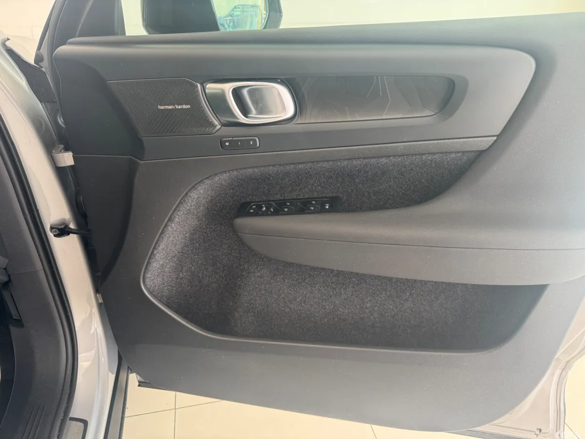 Volvo XC40 Estate/Jeep, Electric, 2023, Grey