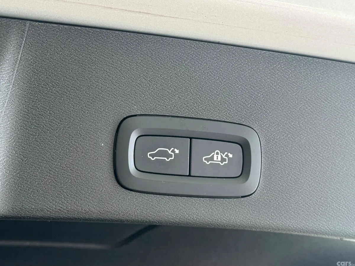 Volvo XC40 Estate/Jeep, Electric, 2023, Grey