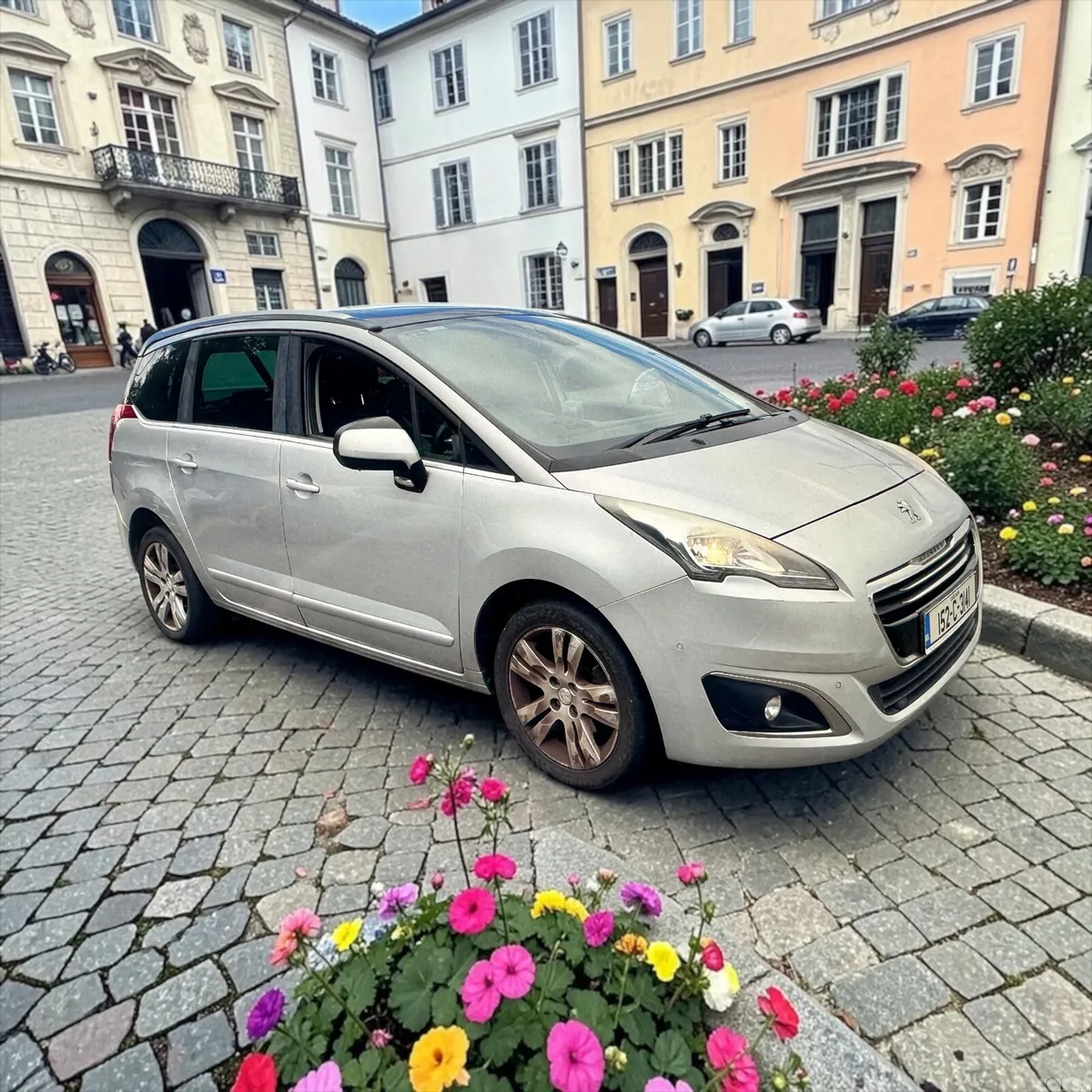 Peugeot 5008 MPV, Diesel, 2015, Grey