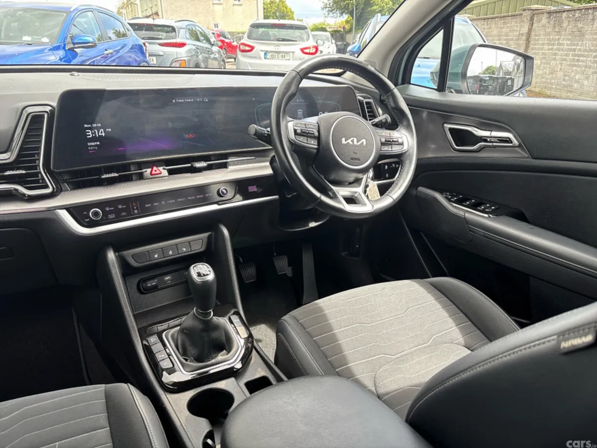 Kia Sportage MPV, Diesel Hybrid, 2023, Grey