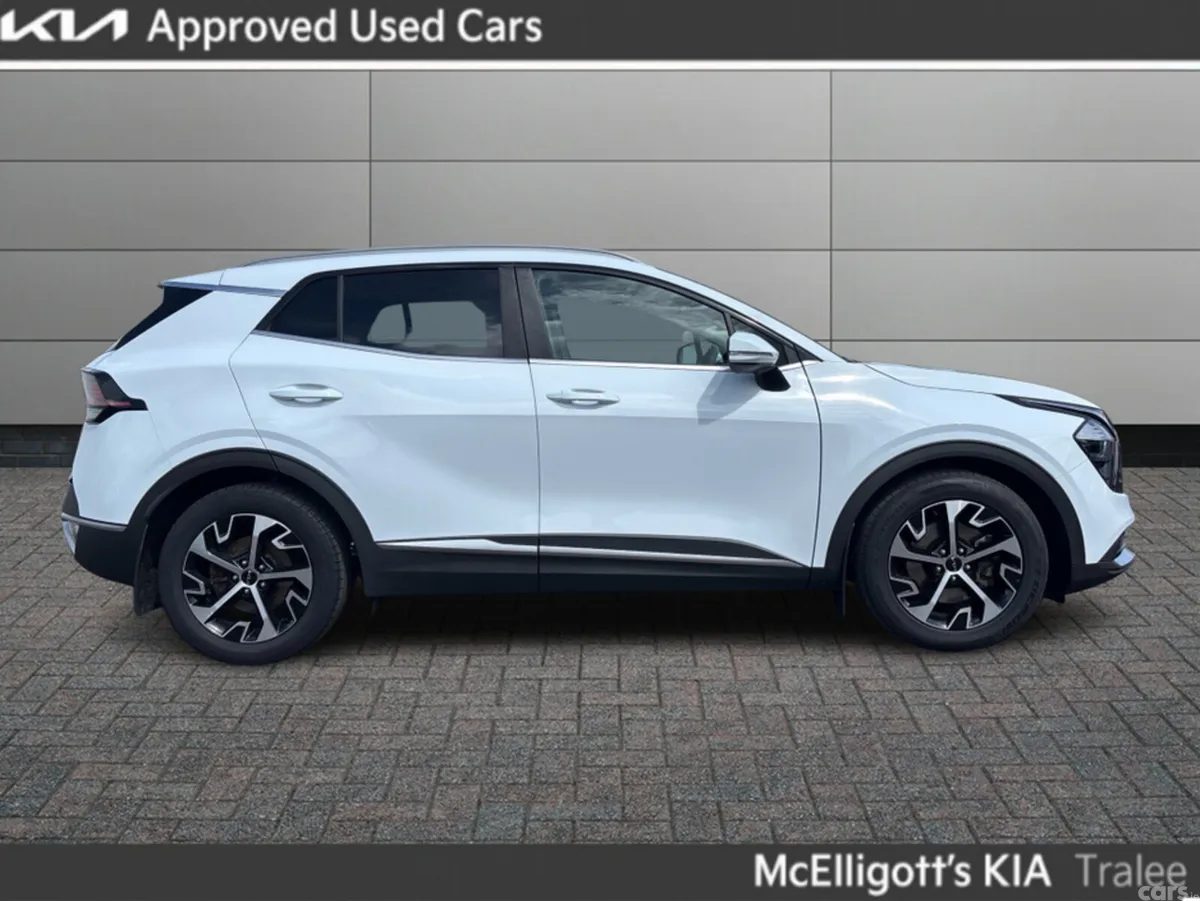 Kia Sportage MPV, Diesel Hybrid, 2023, White
