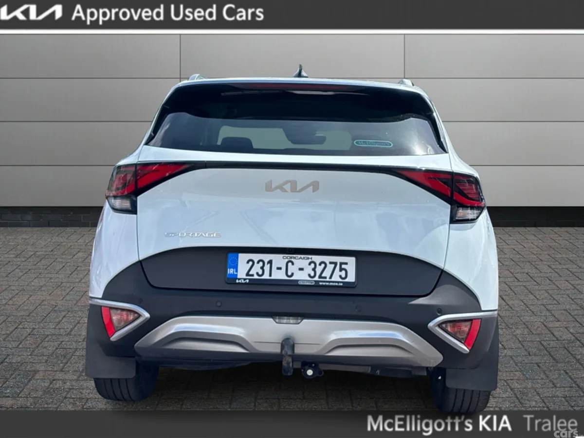 Kia Sportage MPV, Diesel Hybrid, 2023, White