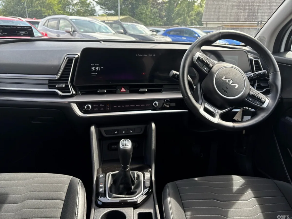 Kia Sportage MPV, Diesel Hybrid, 2023, White