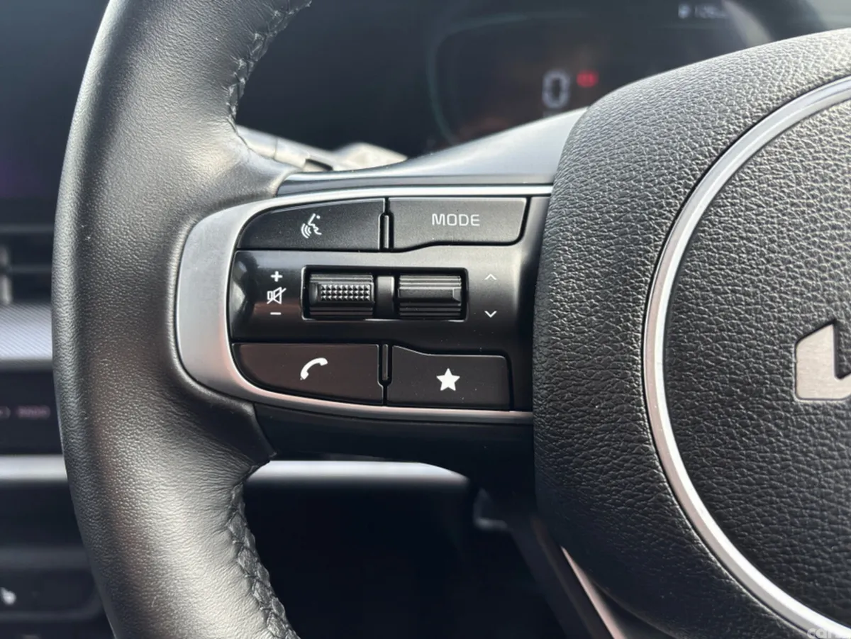 Kia Sportage MPV, Diesel Hybrid, 2023, White