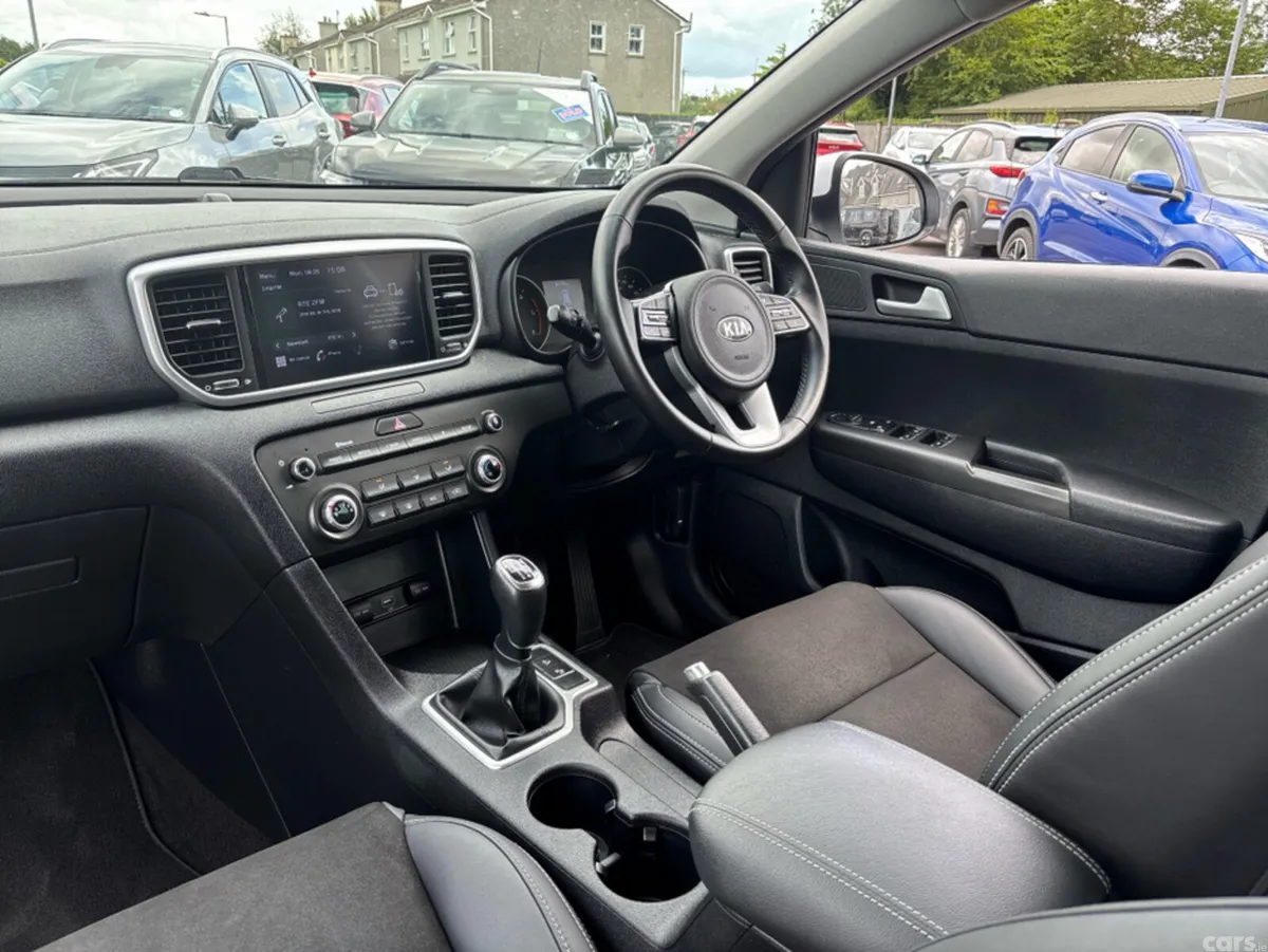 Kia Sportage MPV, Diesel Hybrid, 2021, White