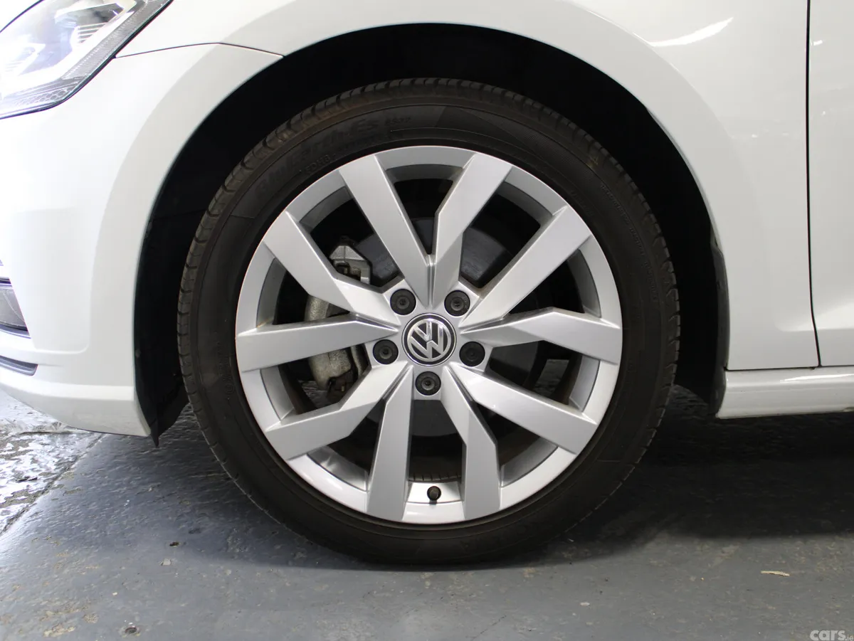 Volkswagen Golf Hatchback, Petrol, 2018, White