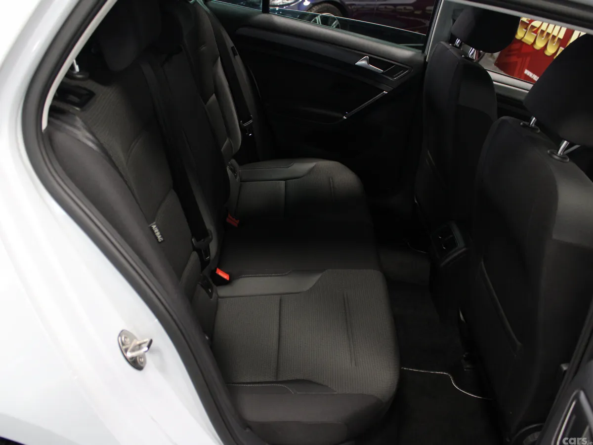 Volkswagen Golf Hatchback, Petrol, 2019, White