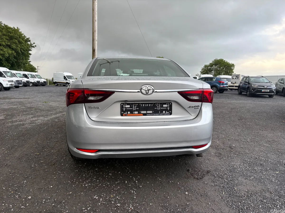 Toyota Avensis Saloon, Diesel, 2015, Silver