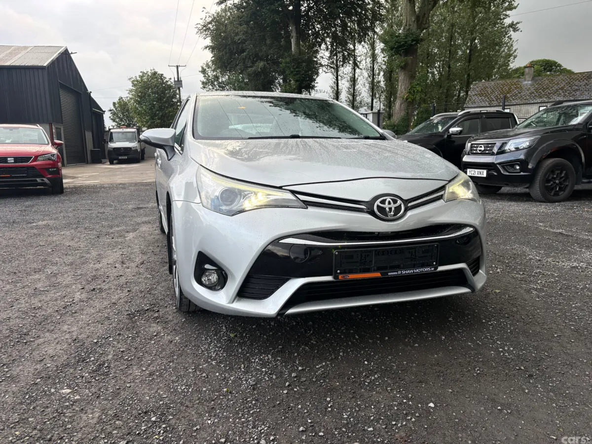 Toyota Avensis Saloon, Diesel, 2015, Silver