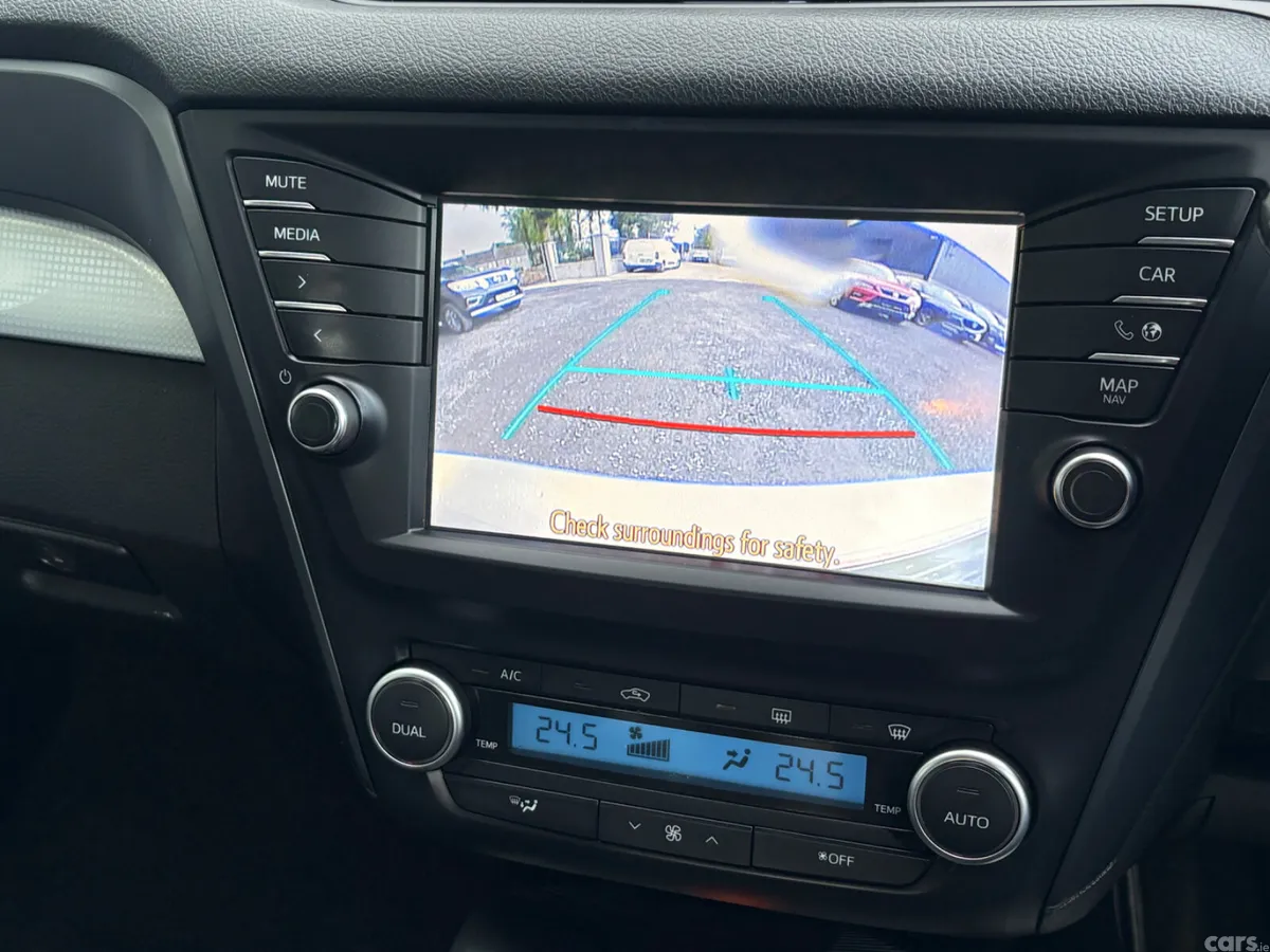 Toyota Avensis Saloon, Diesel, 2015, Silver