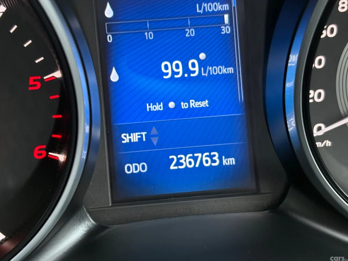 Toyota Avensis Saloon, Diesel, 2015, Silver