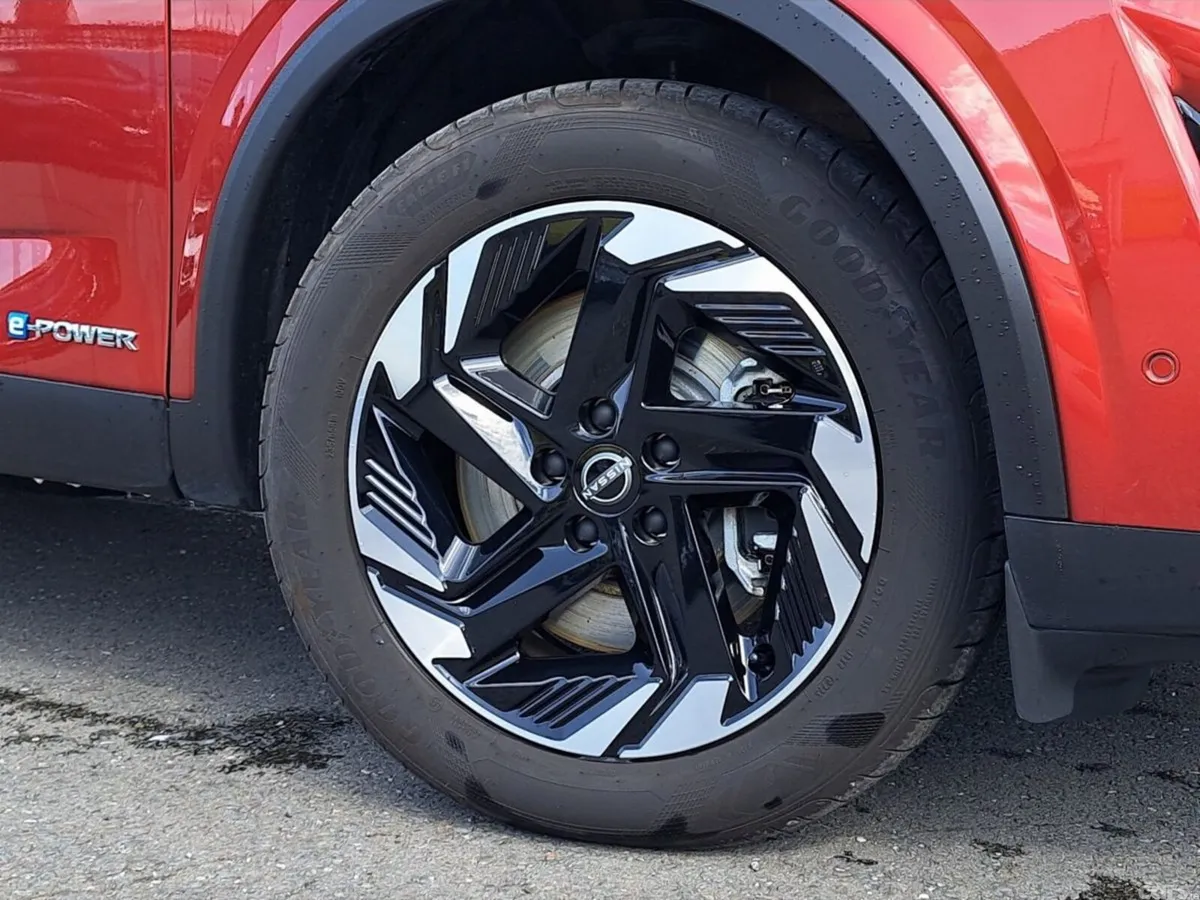 Nissan Qashqai SUV, Petrol Hybrid, 2026, Red