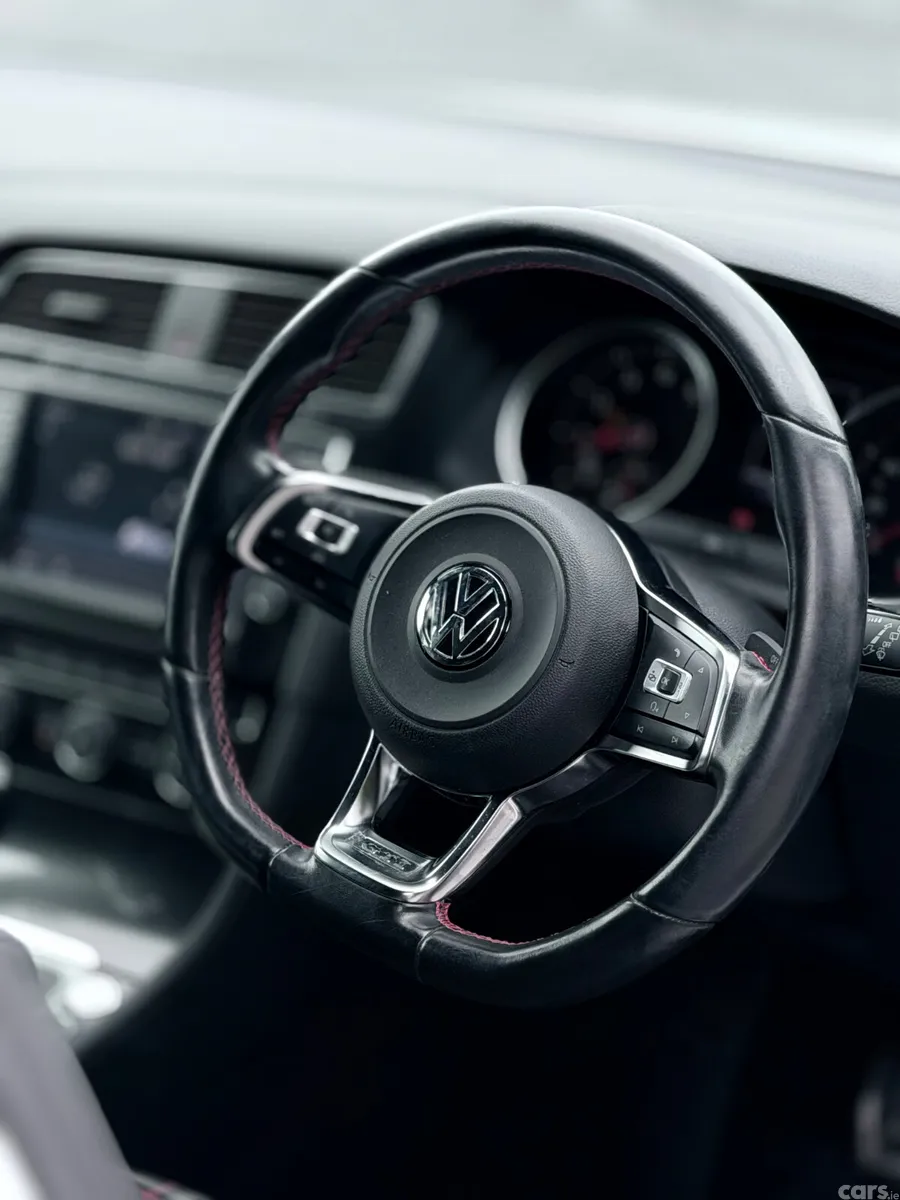 Volkswagen Golf Hatchback, Petrol, 2014, White