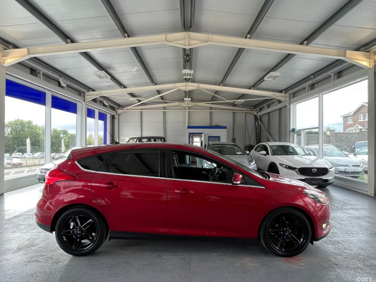 Ford Focus Hatchback, Diesel, 2015, Red