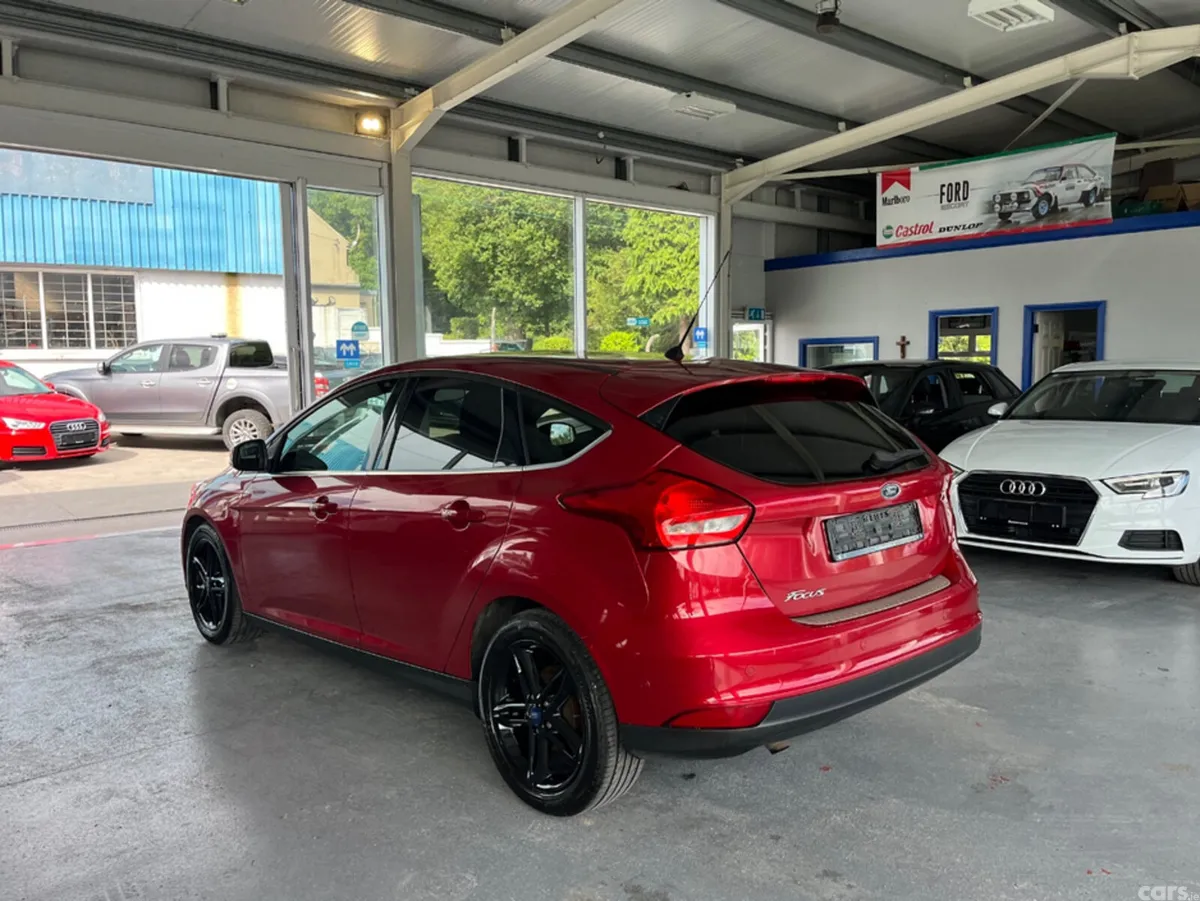 Ford Focus Hatchback, Diesel, 2015, Red
