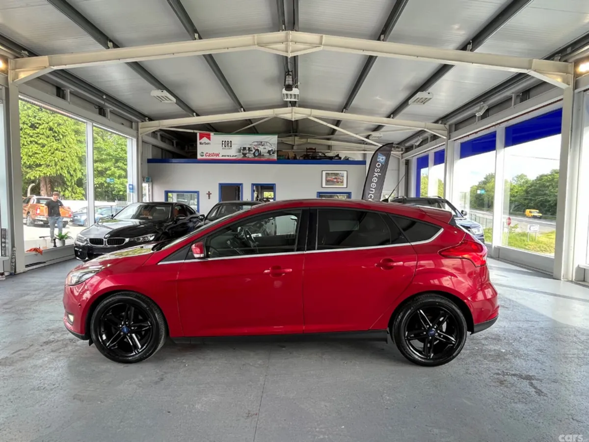 Ford Focus Hatchback, Diesel, 2015, Red