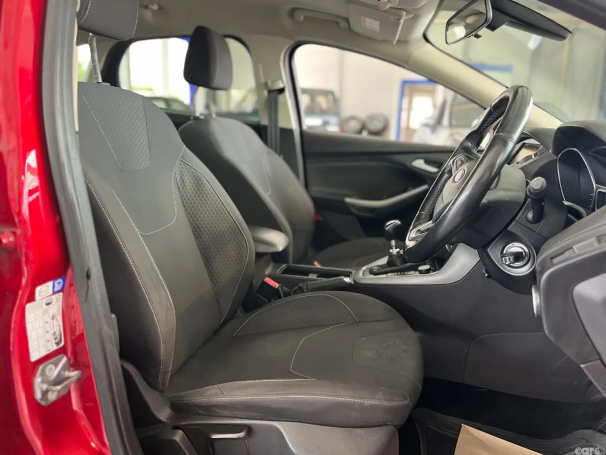 Ford Focus Hatchback, Diesel, 2015, Red