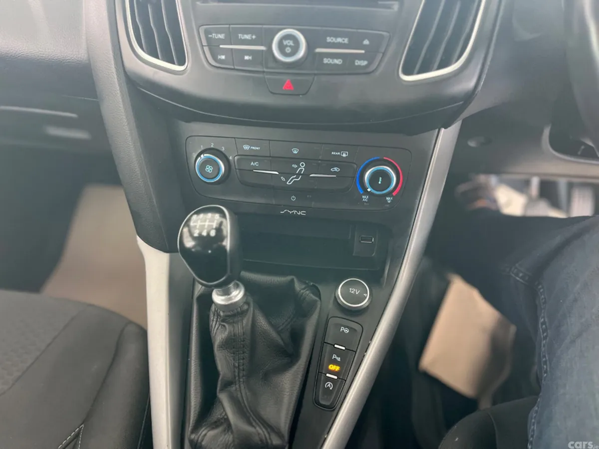 Ford Focus Hatchback, Diesel, 2015, Red