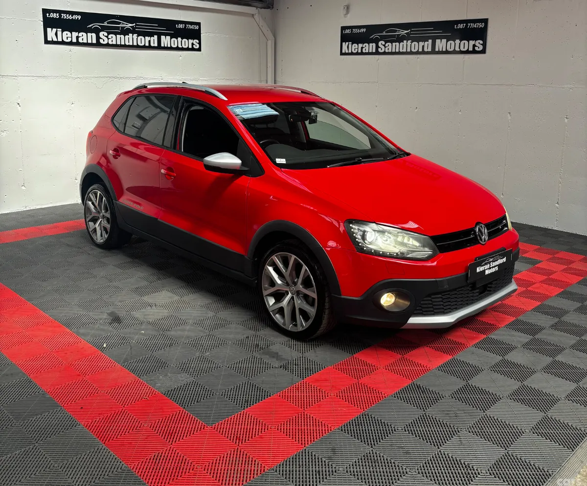 Volkswagen Polo Hatchback, Petrol, 2015, Red