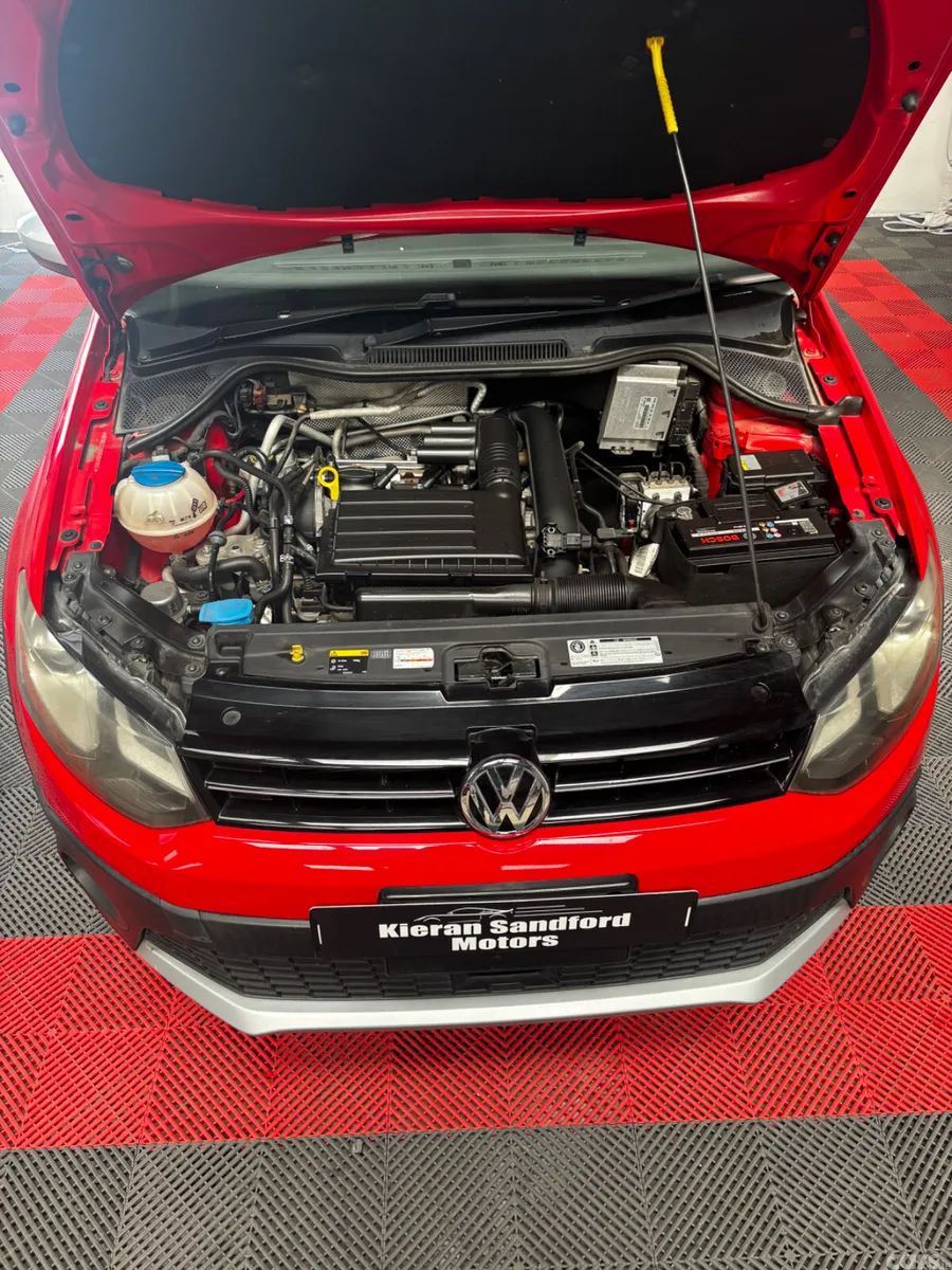 Volkswagen Polo Hatchback, Petrol, 2015, Red