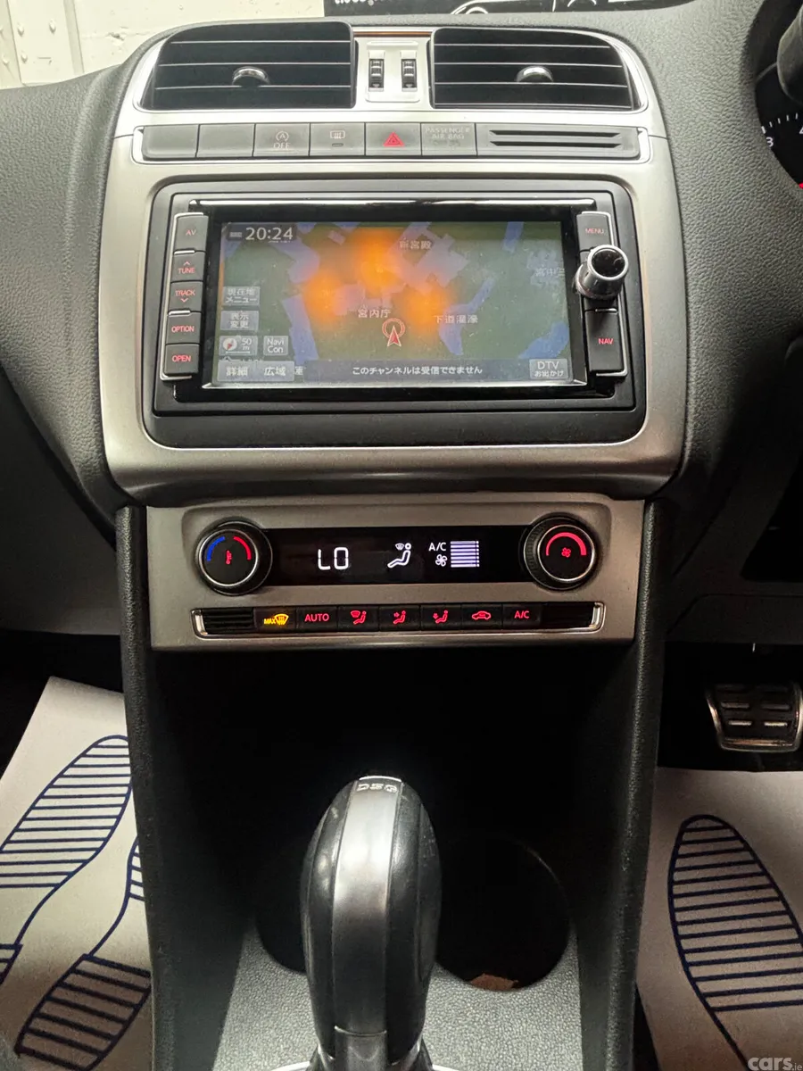 Volkswagen Polo Hatchback, Petrol, 2015, Red