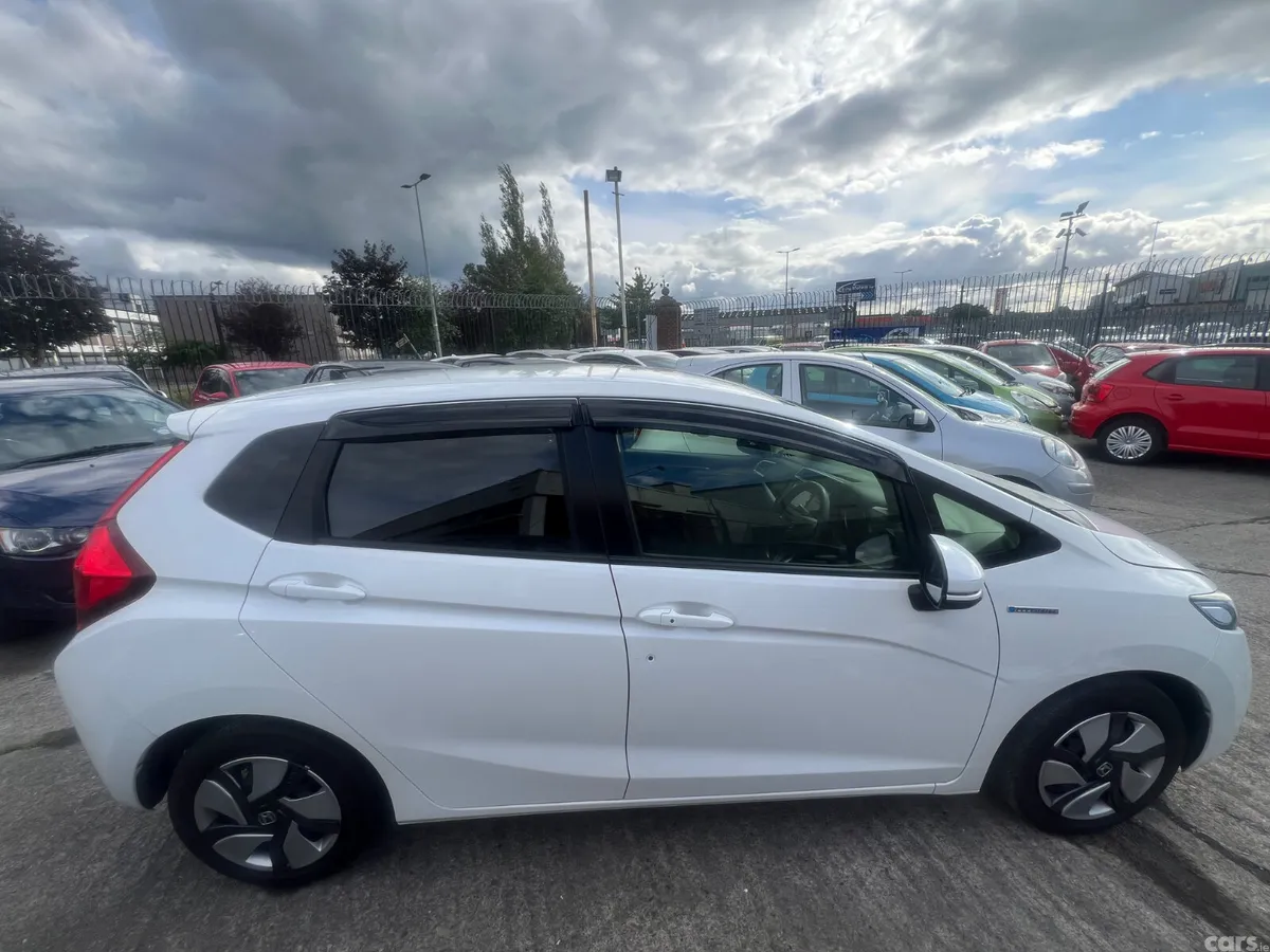 Honda Fit Hatchback, Petrol, 2015, White