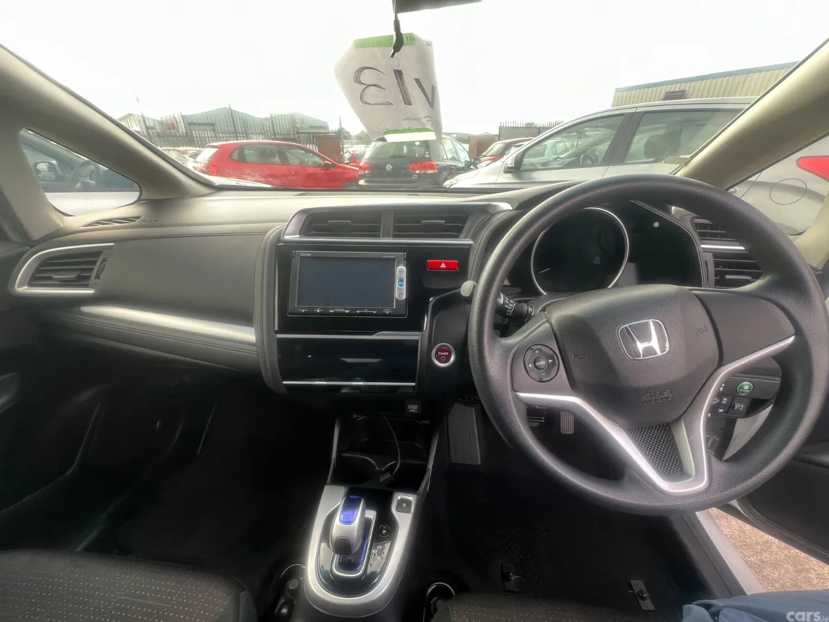 Honda Fit Hatchback, Petrol, 2015, White