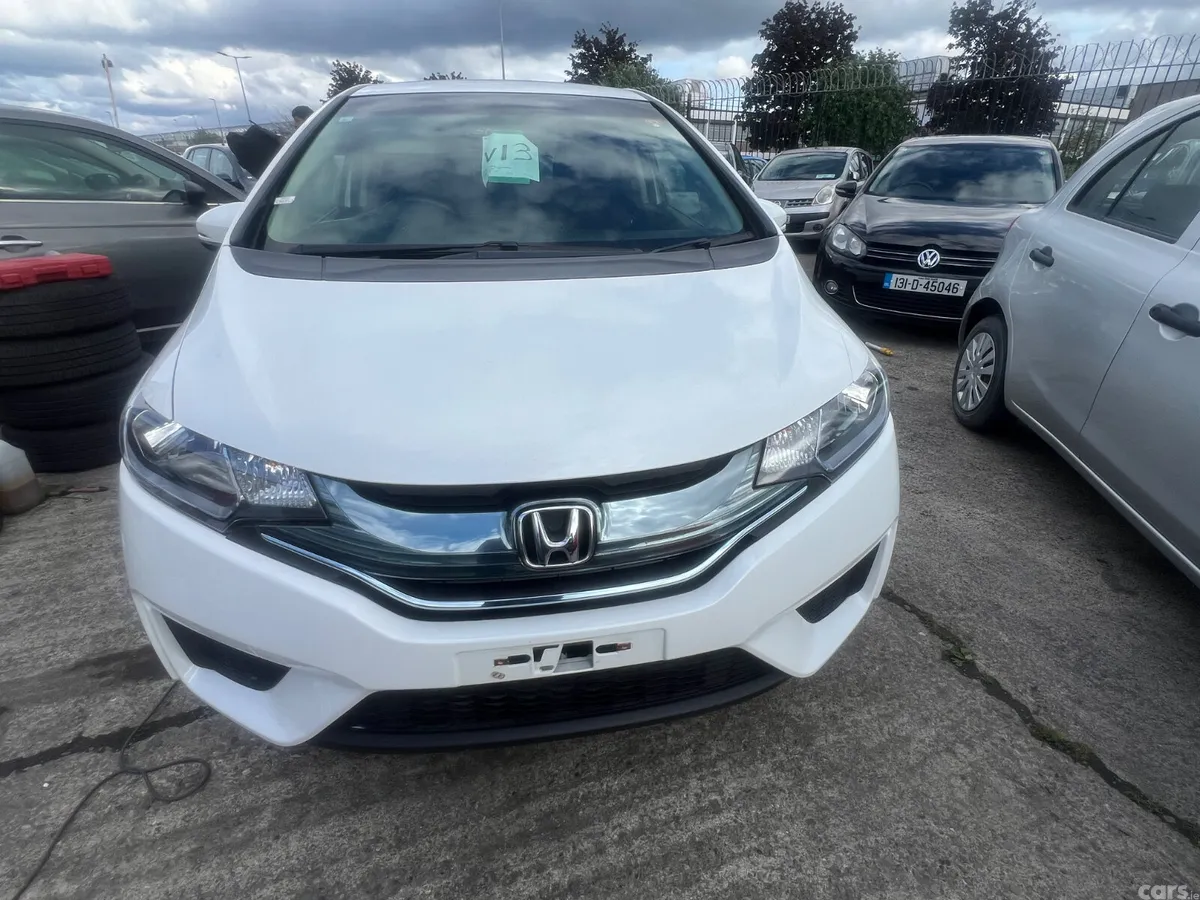 Honda Fit Hatchback, Petrol, 2015, White