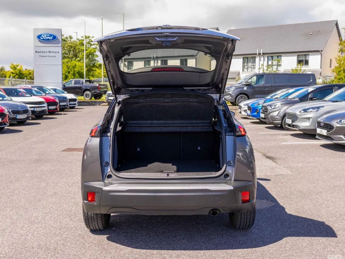 Peugeot 2008 MPV, Petrol, 2023, Grey
