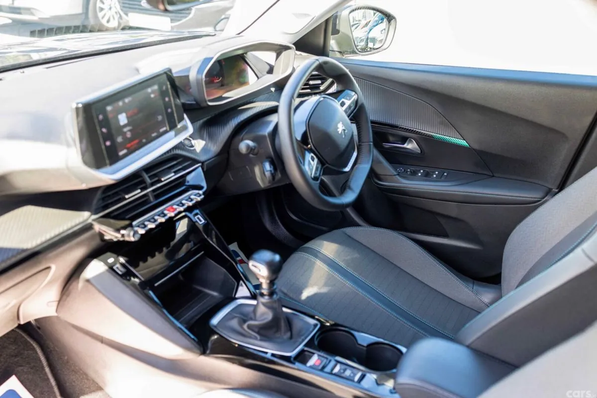 Peugeot 2008 MPV, Petrol, 2023, Grey