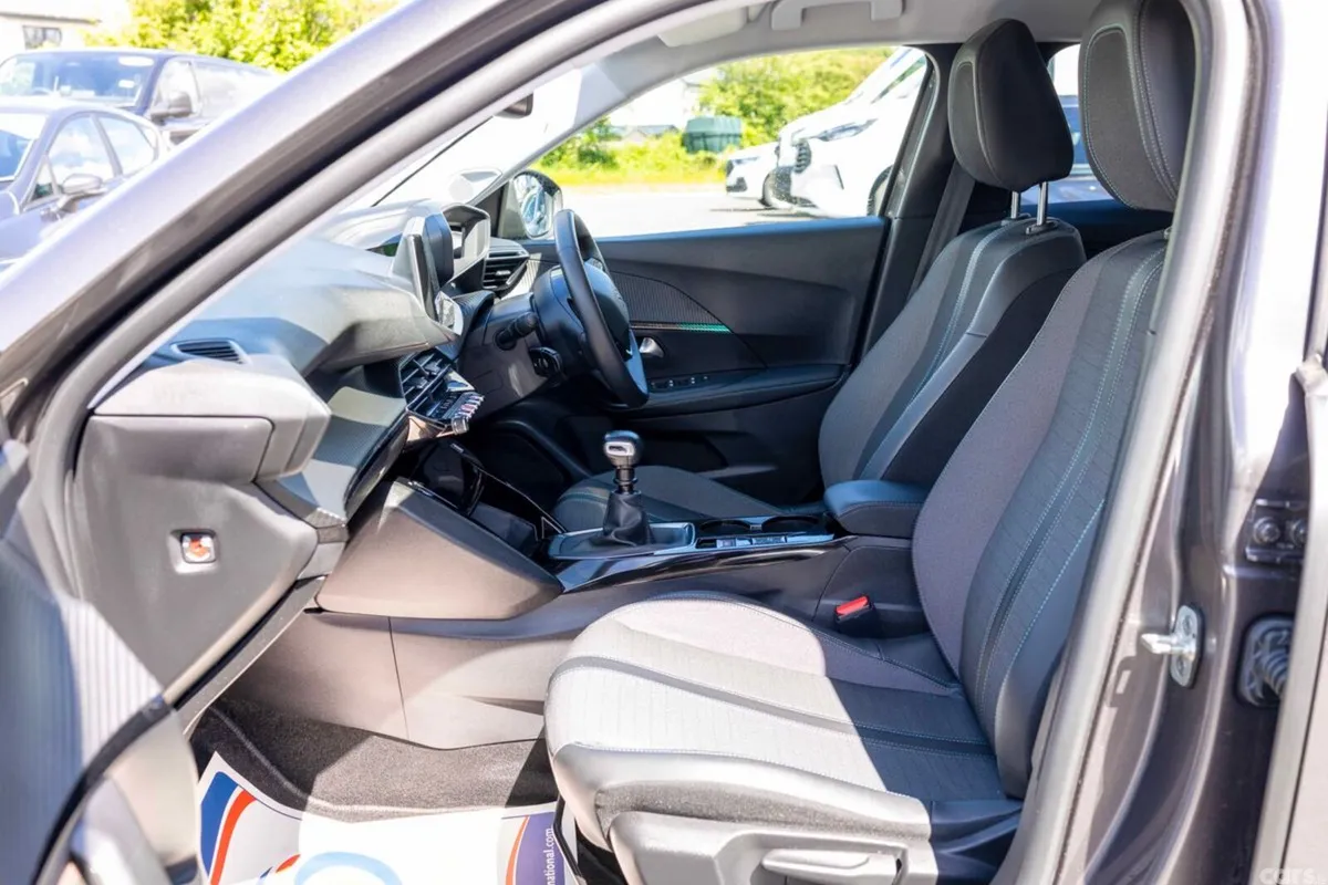 Peugeot 2008 MPV, Petrol, 2023, Grey