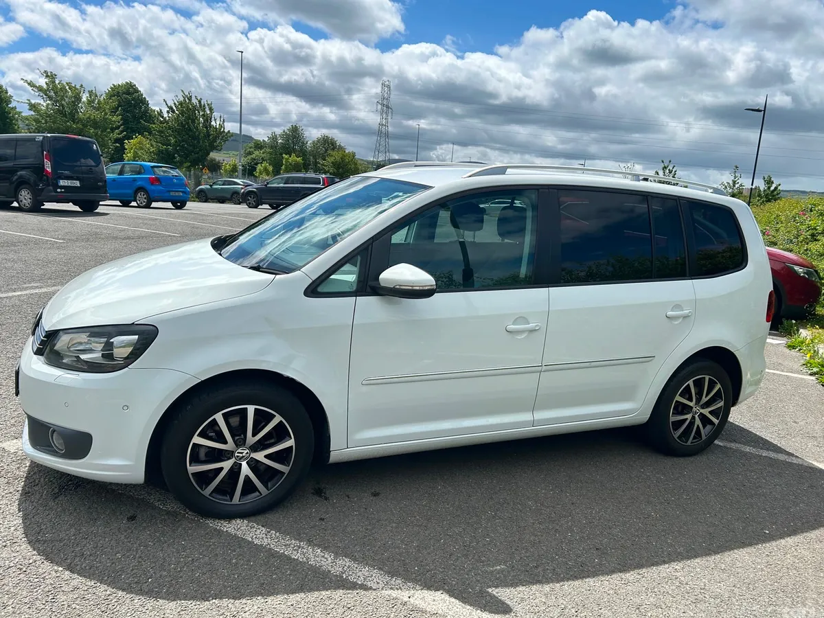 Volkswagen Touran MPV, Petrol, 2015, White