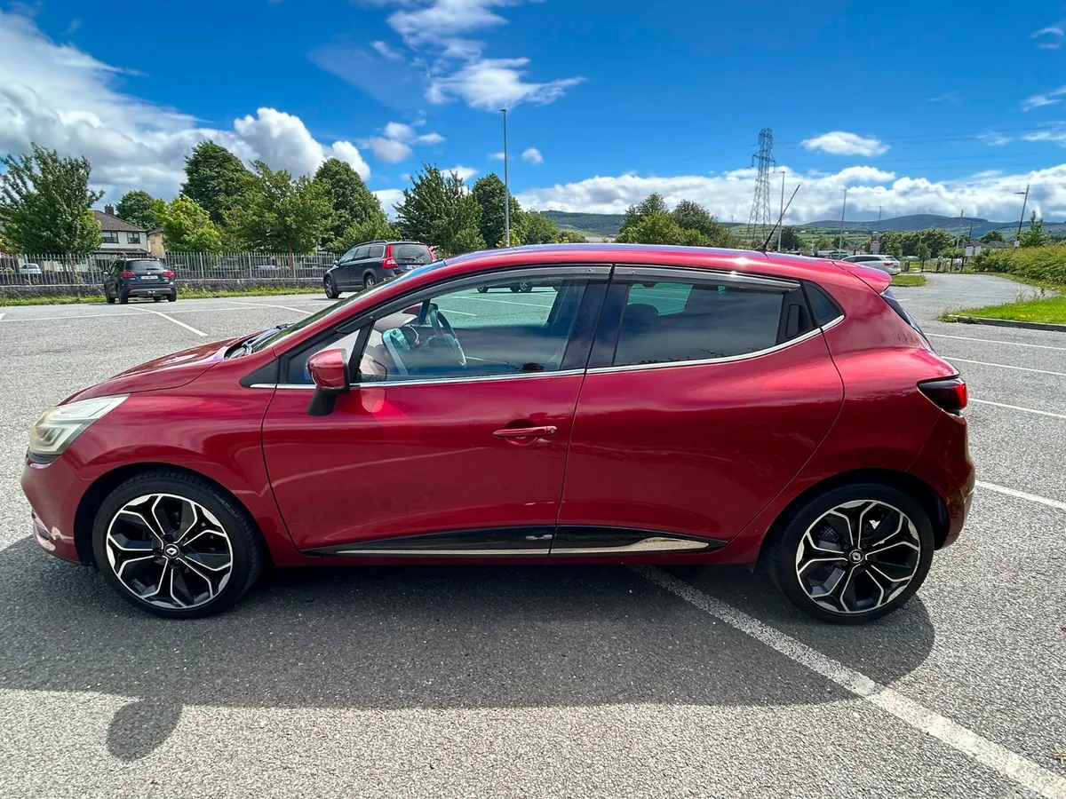 Renault Clio Hatchback, Petrol, 2017, Red