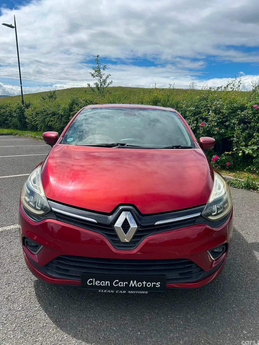 Renault Clio Hatchback, Petrol, 2017, Red