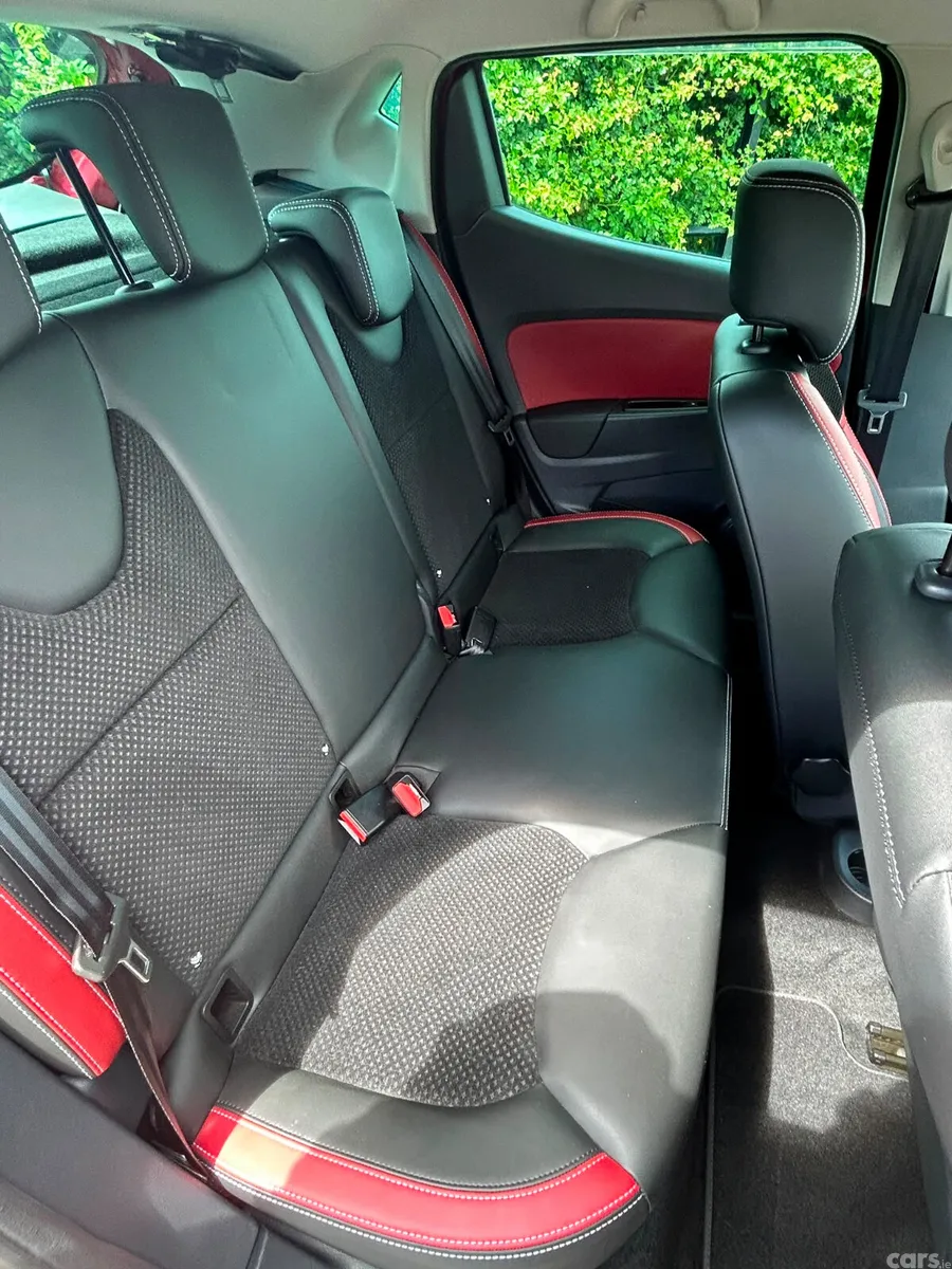 Renault Clio Hatchback, Petrol, 2017, Red