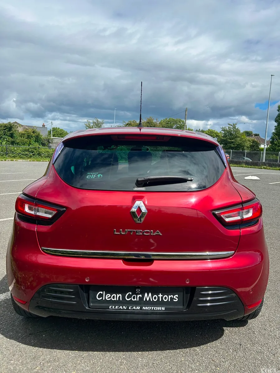 Renault Clio Hatchback, Petrol, 2017, Red