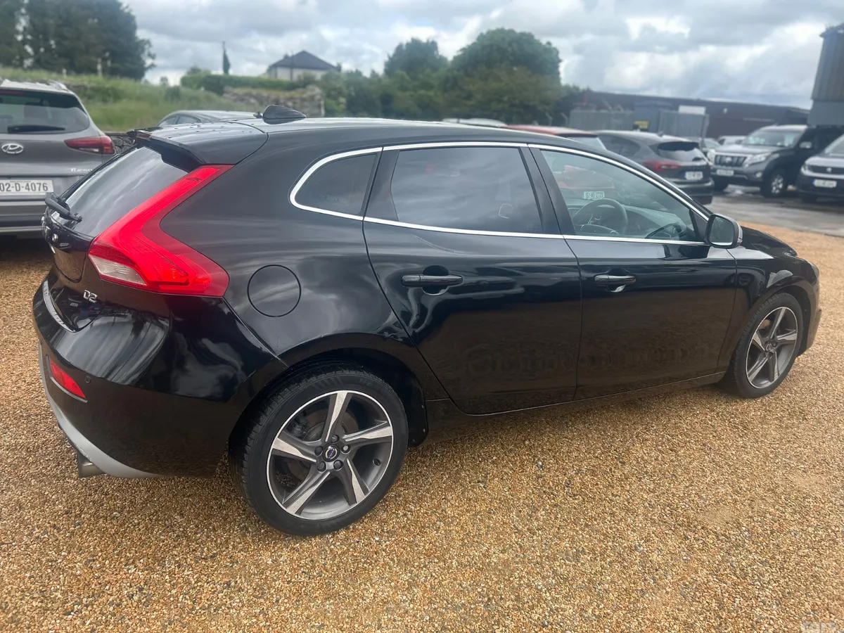 Volvo V40 Hatchback, Diesel, 2016, Black