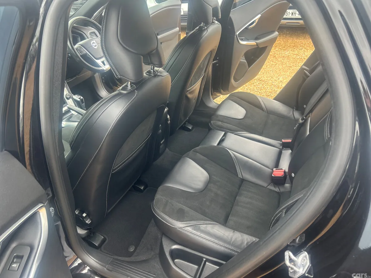 Volvo V40 Hatchback, Diesel, 2016, Black