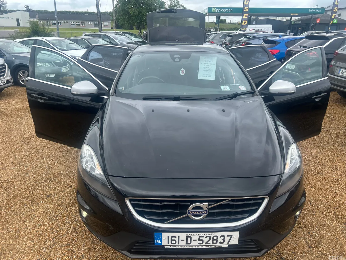 Volvo V40 Hatchback, Diesel, 2016, Black