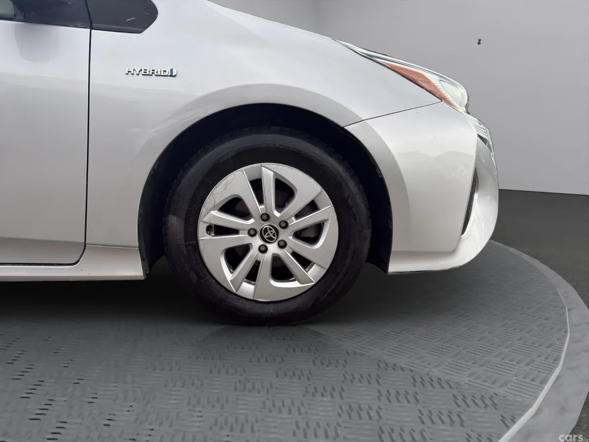 Toyota Prius Hatchback, Petrol Hybrid, 2017, Silver