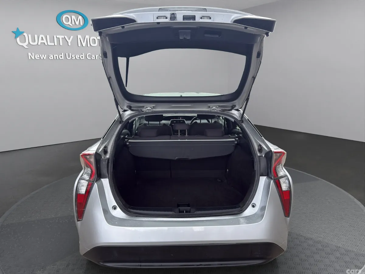 Toyota Prius Hatchback, Petrol Hybrid, 2017, Silver