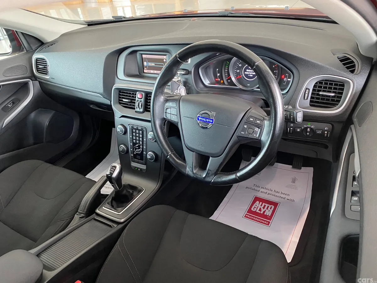 Volvo V40 Hatchback, Diesel, 2015, Red