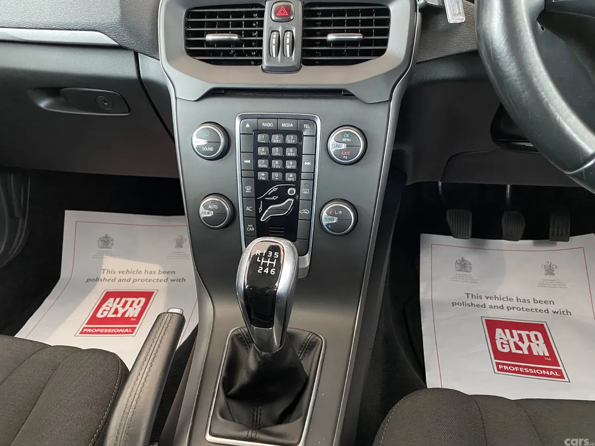 Volvo V40 Hatchback, Diesel, 2015, Red